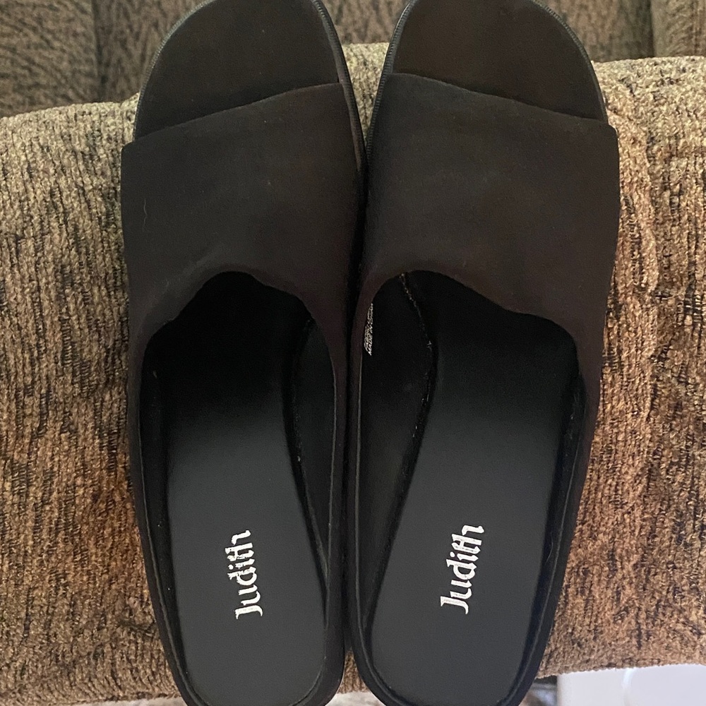 Slip on Wide Heel Shoes